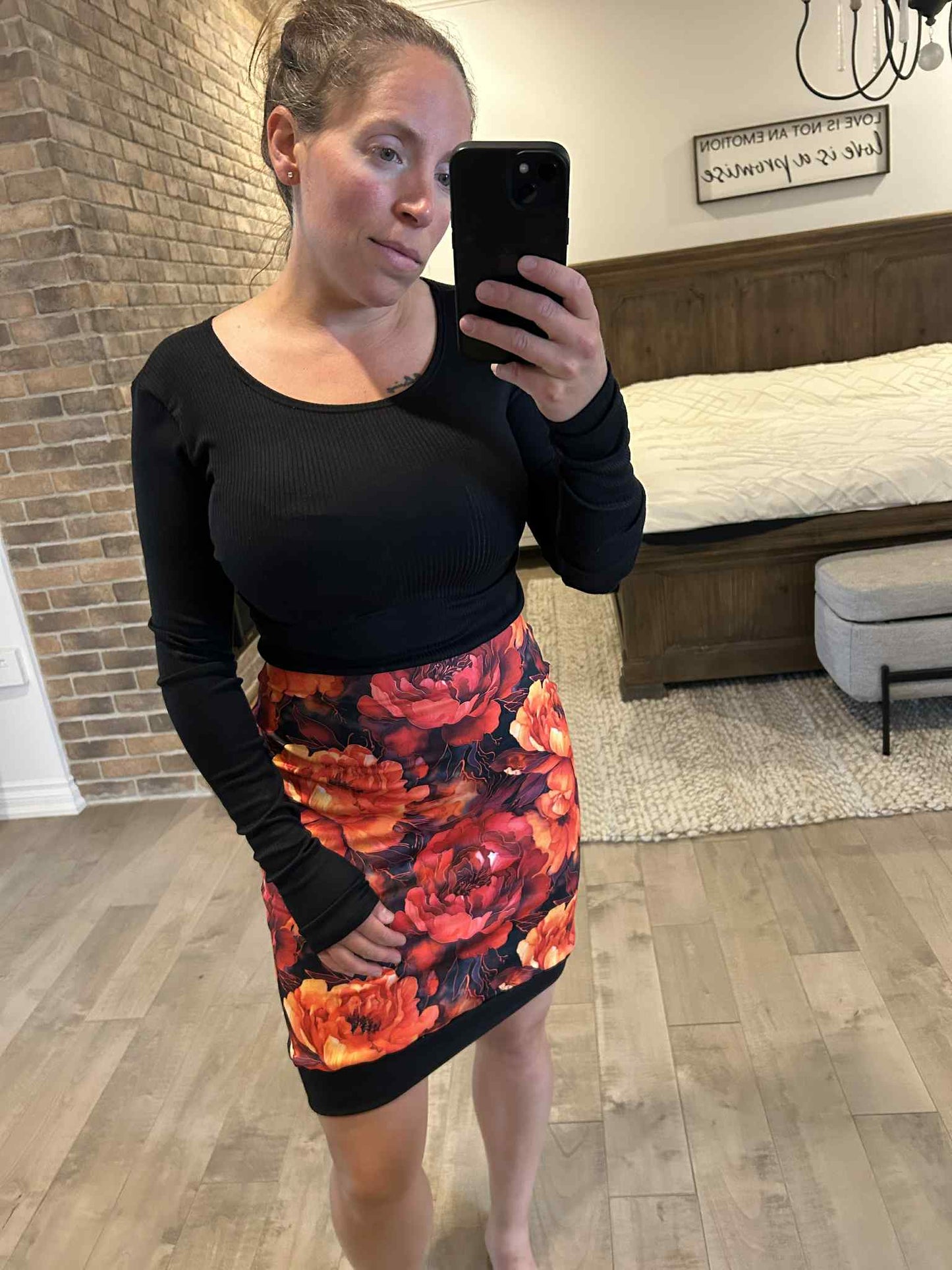 Robe noir rib et fleuri orangé