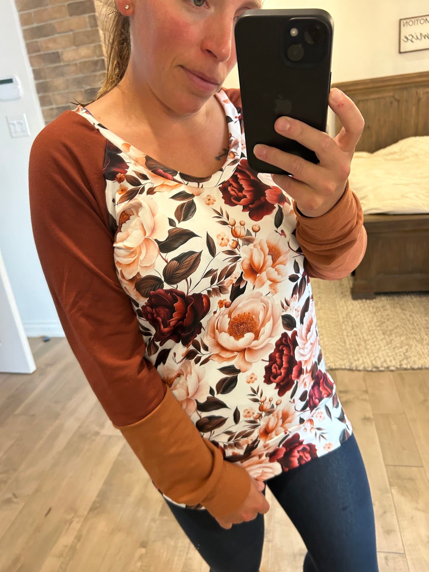 chandail col bas et fleuri