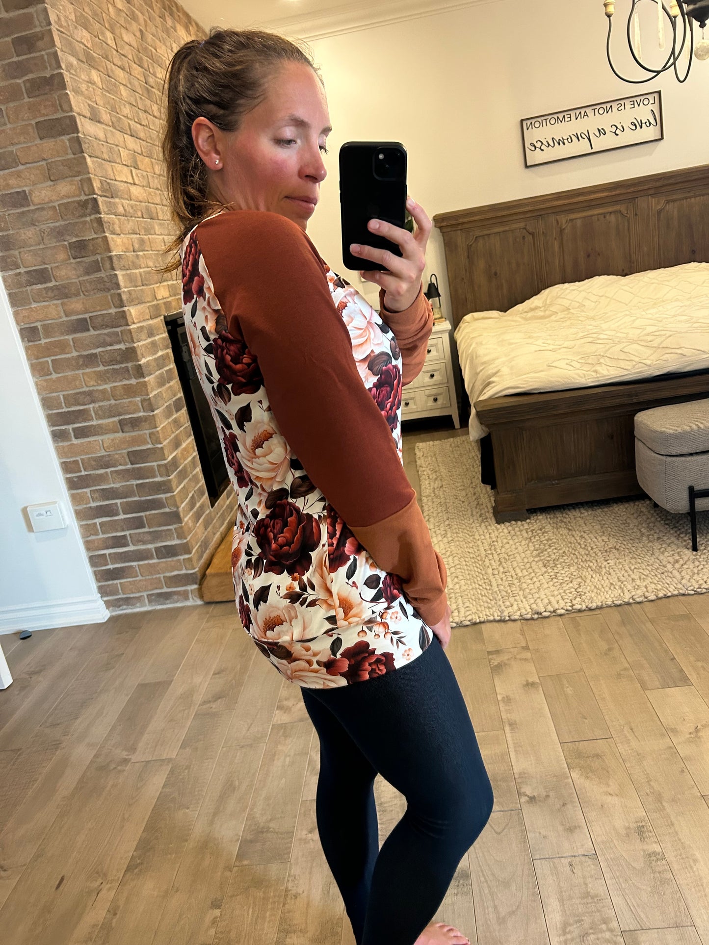 chandail col bas et fleuri