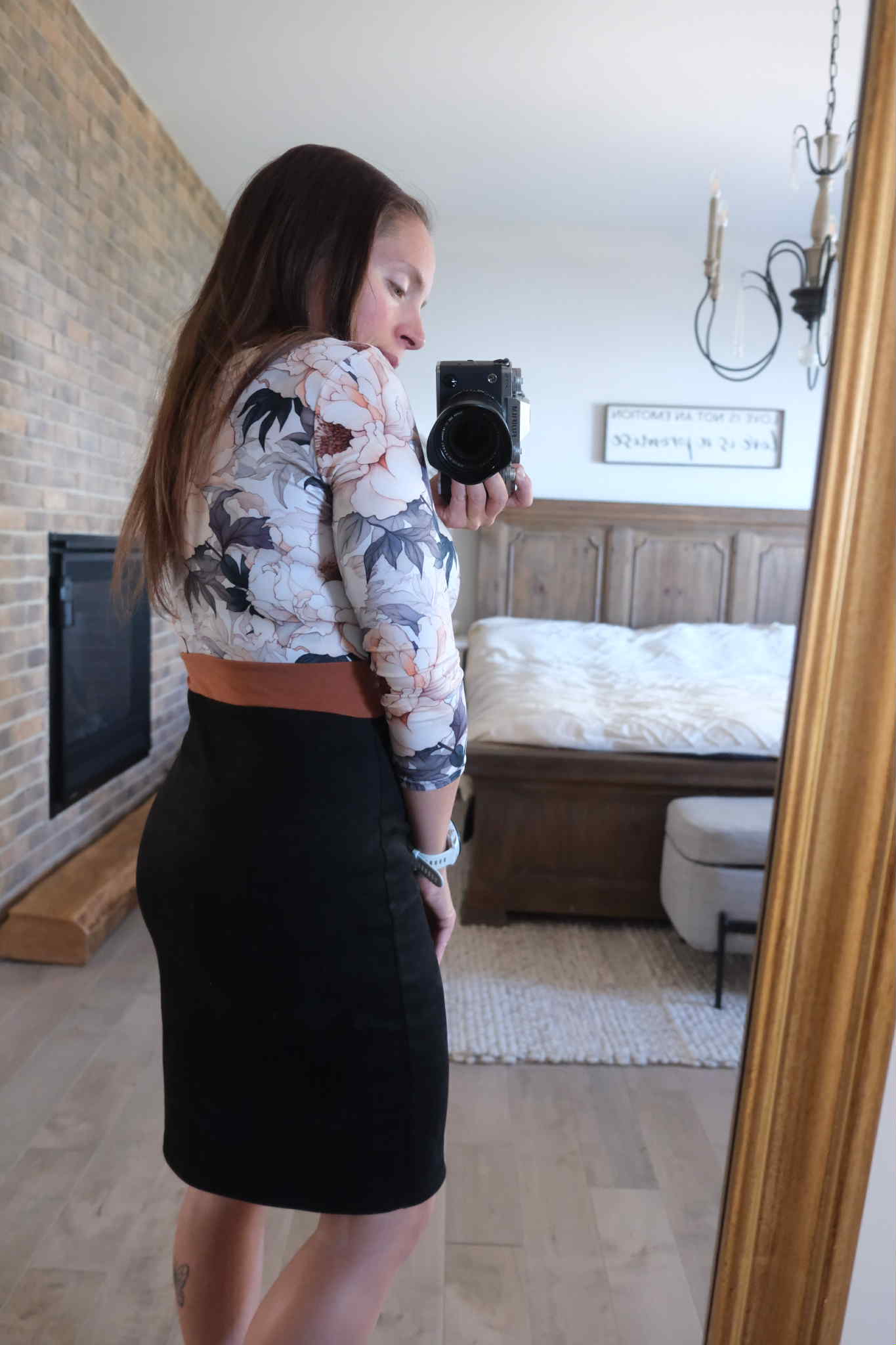 Robe automne avec bande brune et suédine noir