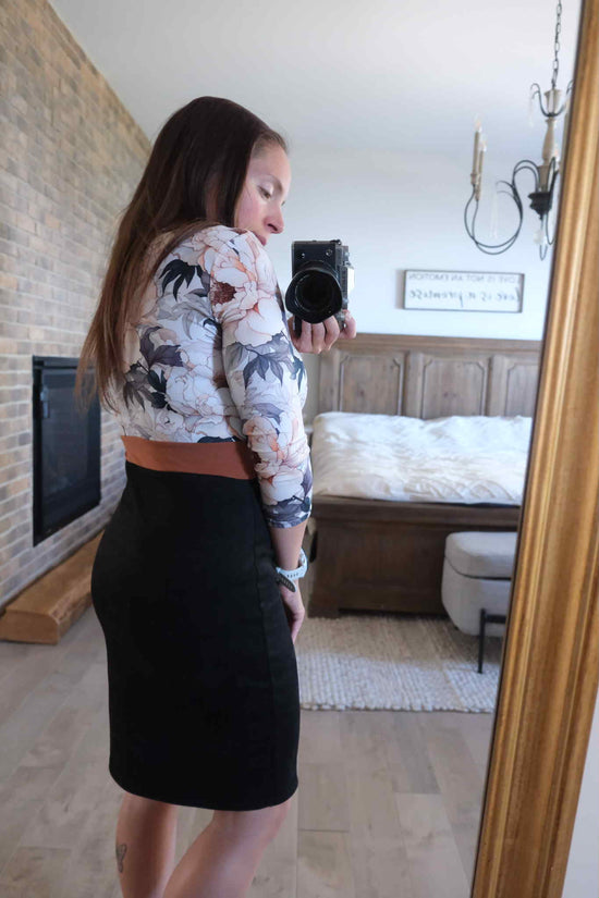 Robe automne avec bande brune et suédine noir