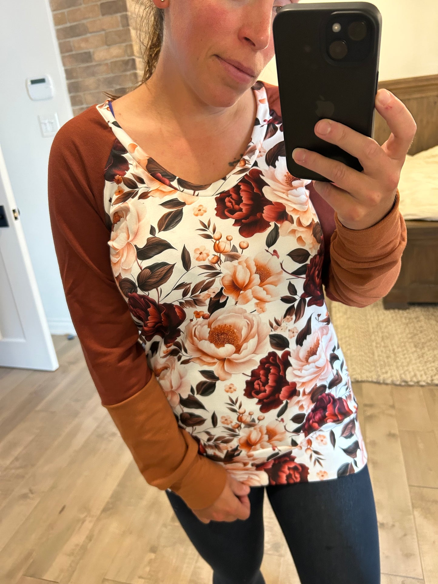 chandail col bas et fleuri