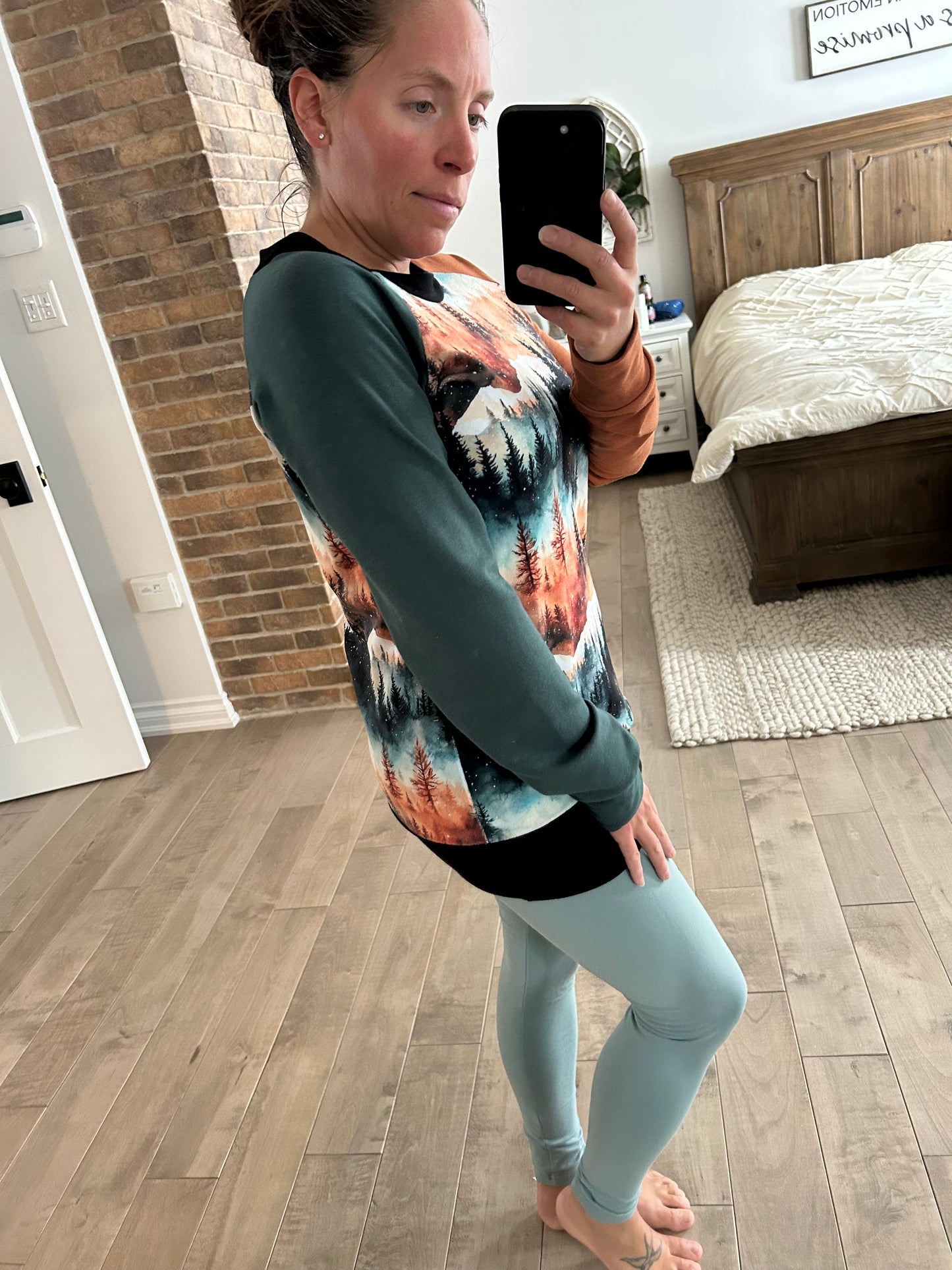 CHANDAIL montagne noir et manche 2 COULEURS