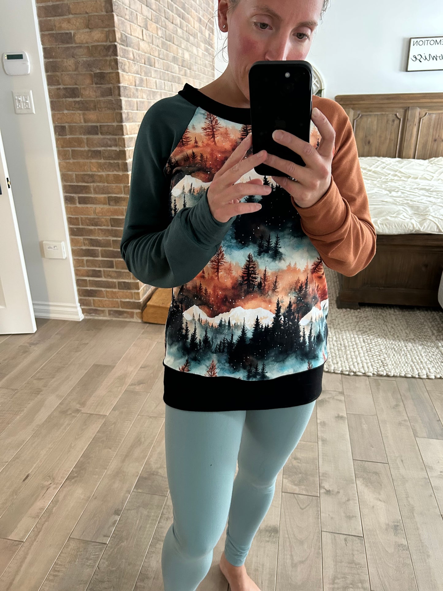 CHANDAIL montagne noir et manche 2 COULEURS