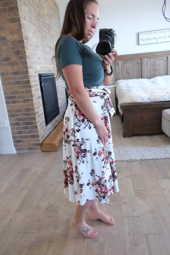 Jupe longue fleuri blanche qui tourne