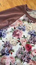 Charger l&#39;image dans la galerie, longueur chandail crème et fleurs MANCHE HEATHER ROSE BROWN
